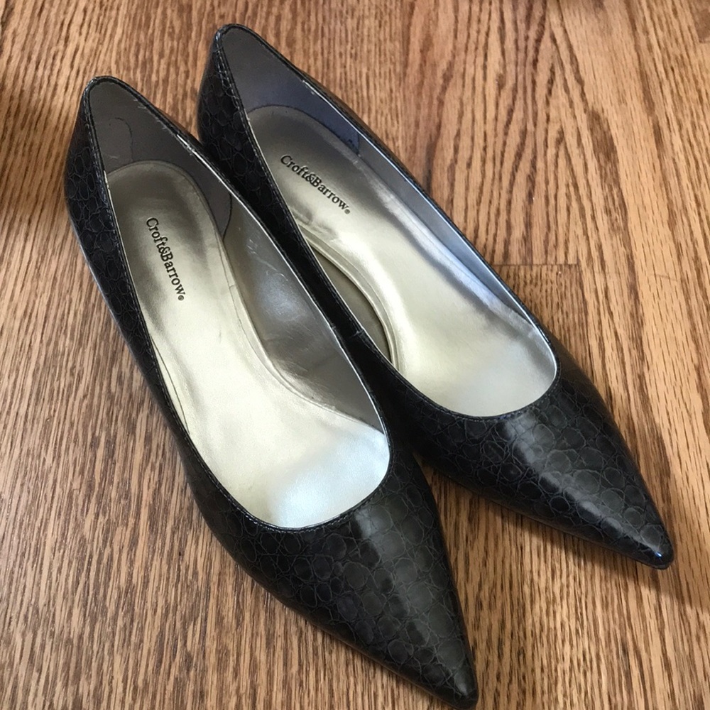 Reptile print gray pumps